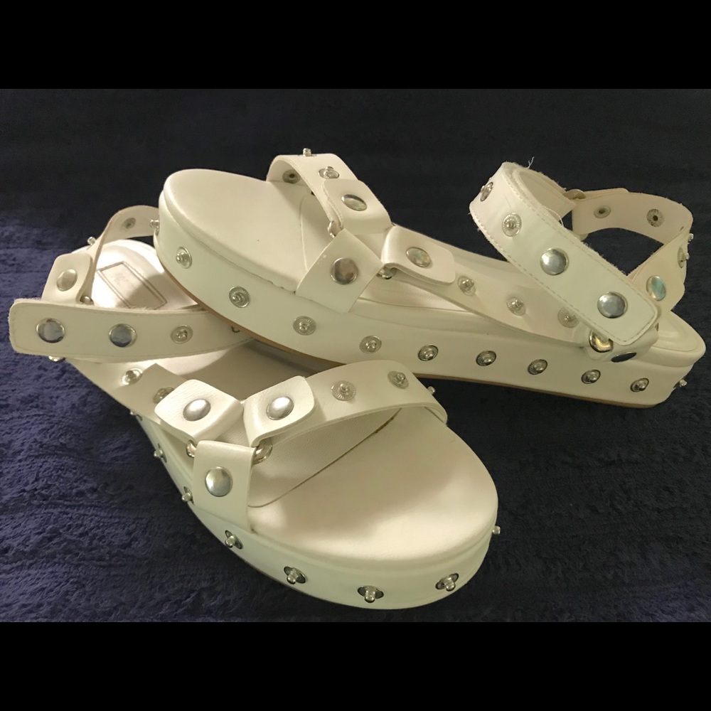 Women’s shoes
